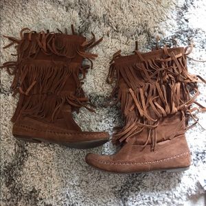 Fringe boots